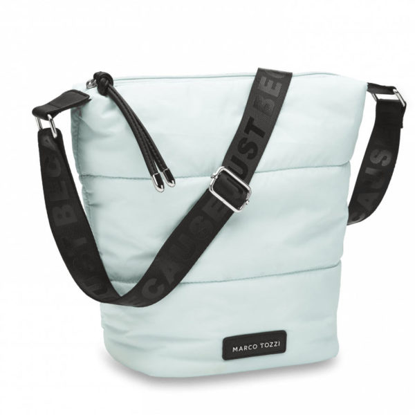 Γυναικεία τσάντα από την εταιρεία Marco Tozzi από ύφασμα. Κλείνει με φερμουάρ και διαθέτει ρυθμιζόμενο λουράκι για τον ώμο. Η εσωτερική επένδυση είναι υφασμάτινη με δύο θήκες και μια επιπλέον θήκη με φερμουάρ. Διαστάσεις τσάντας : 25 x 28 x 12 (εκ.). Διαθέσιμη σε χρώμα Μαύρο, Λεμονί, Ροζ, Μωβ Λιλά, Μέντα